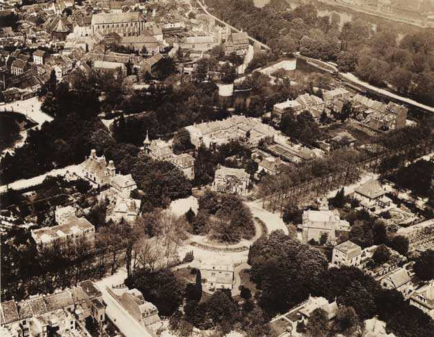Villapark vanuit de lucht, vermoedelijk 1927. KLM, opname 27-136. Datering volgens de teruggevonden KLM-ansichtkaart.